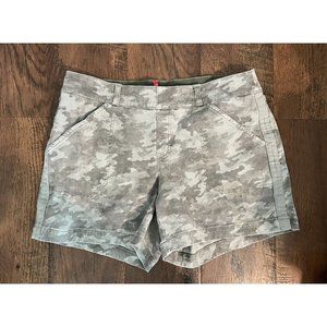 Spanx Stretch Twill Shorts Large Green Camouflage Camo Pockets Size Large